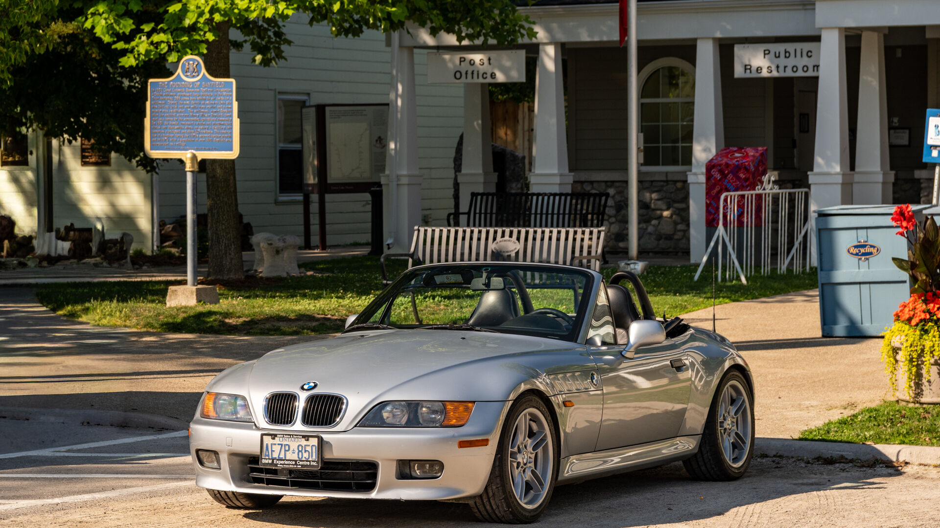 The Z3 outside the Bayfield post office on the village green
