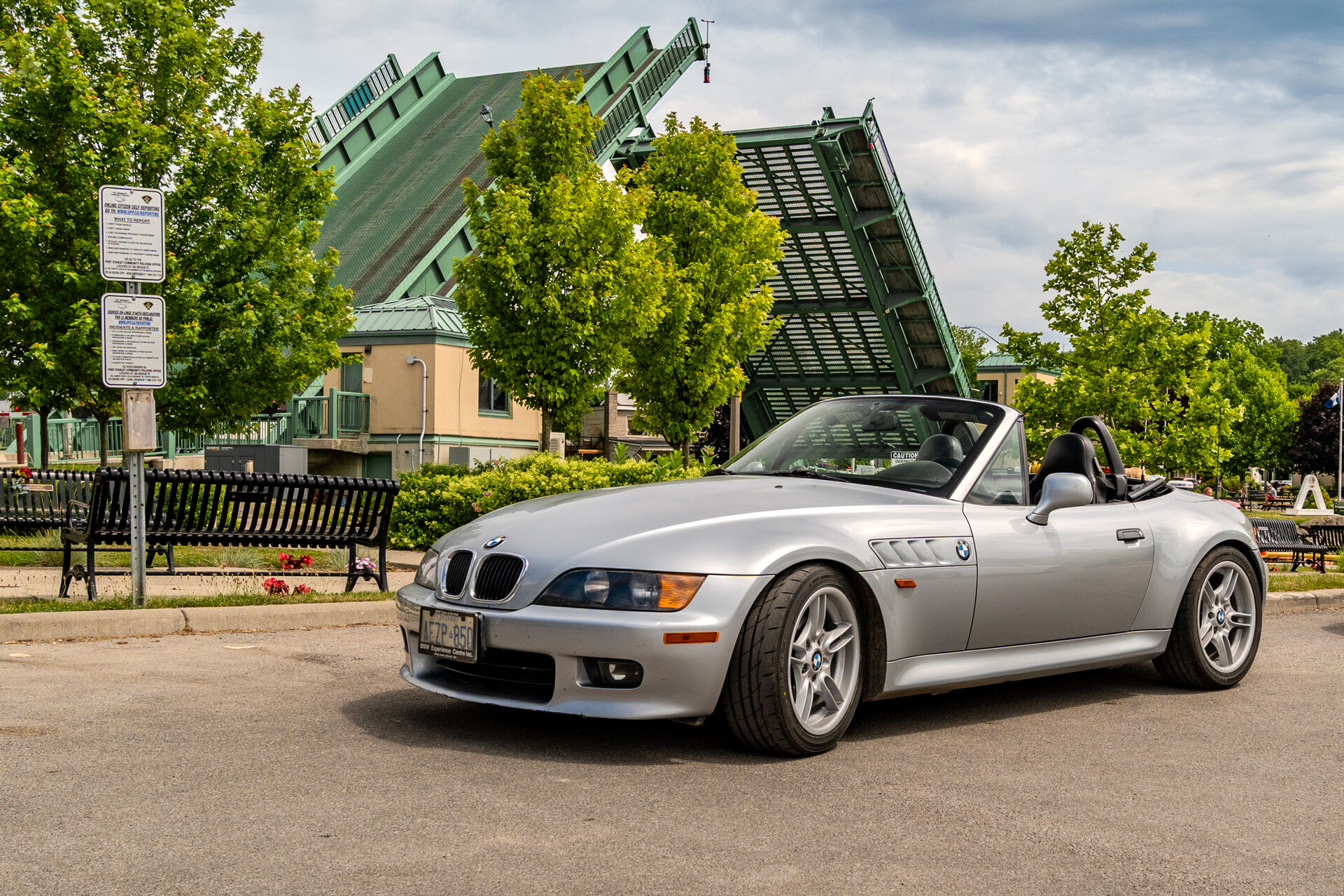 The Z3 beside the Port Stanley bascule bridge, raised for boat traffic
