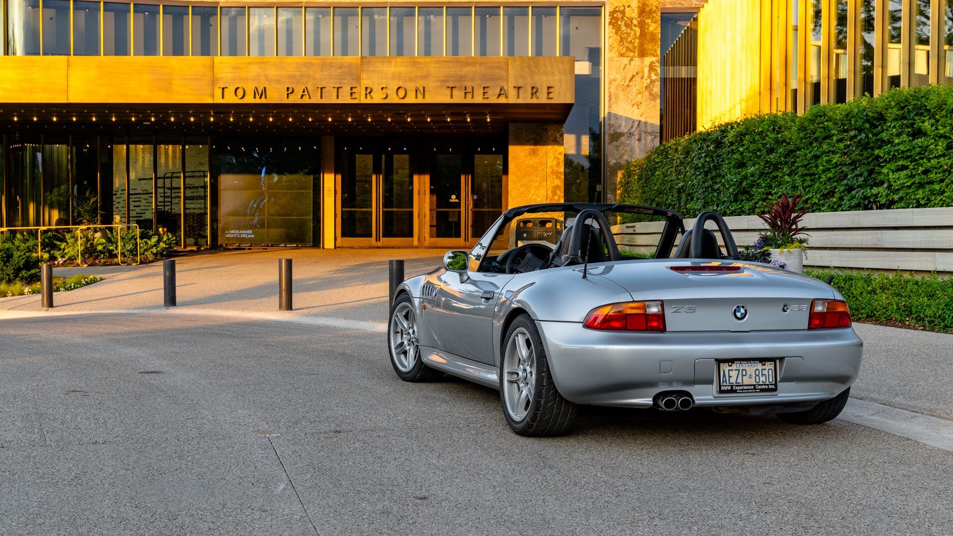 The Z3 parked outside the Tom Patterson Theatre, Stratford